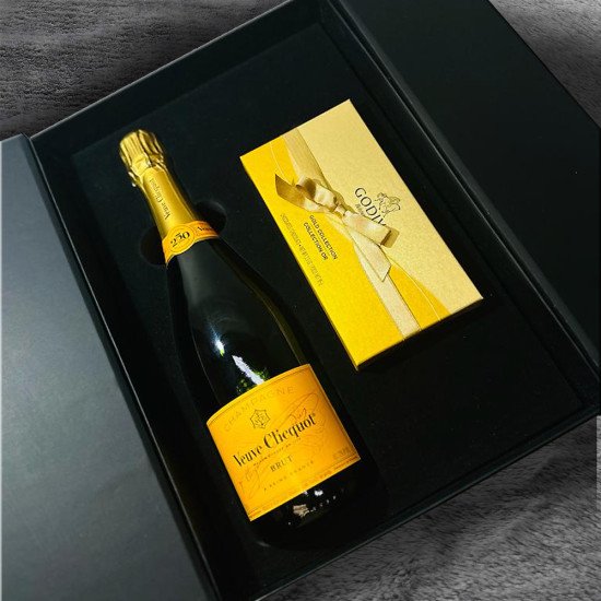 Moet & Chandon Imperial Brut Champagne 750ml & 8pc Chocolate Box