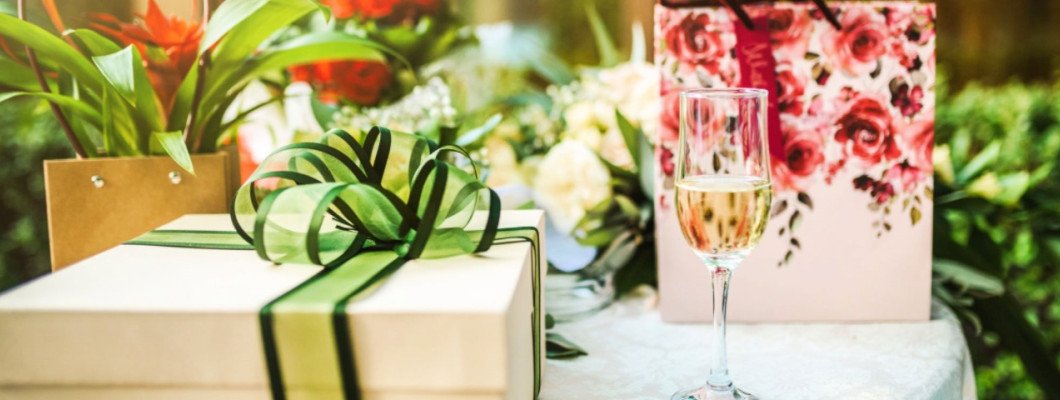 The Art of Selecting Perfect Wine for Wedding Gift